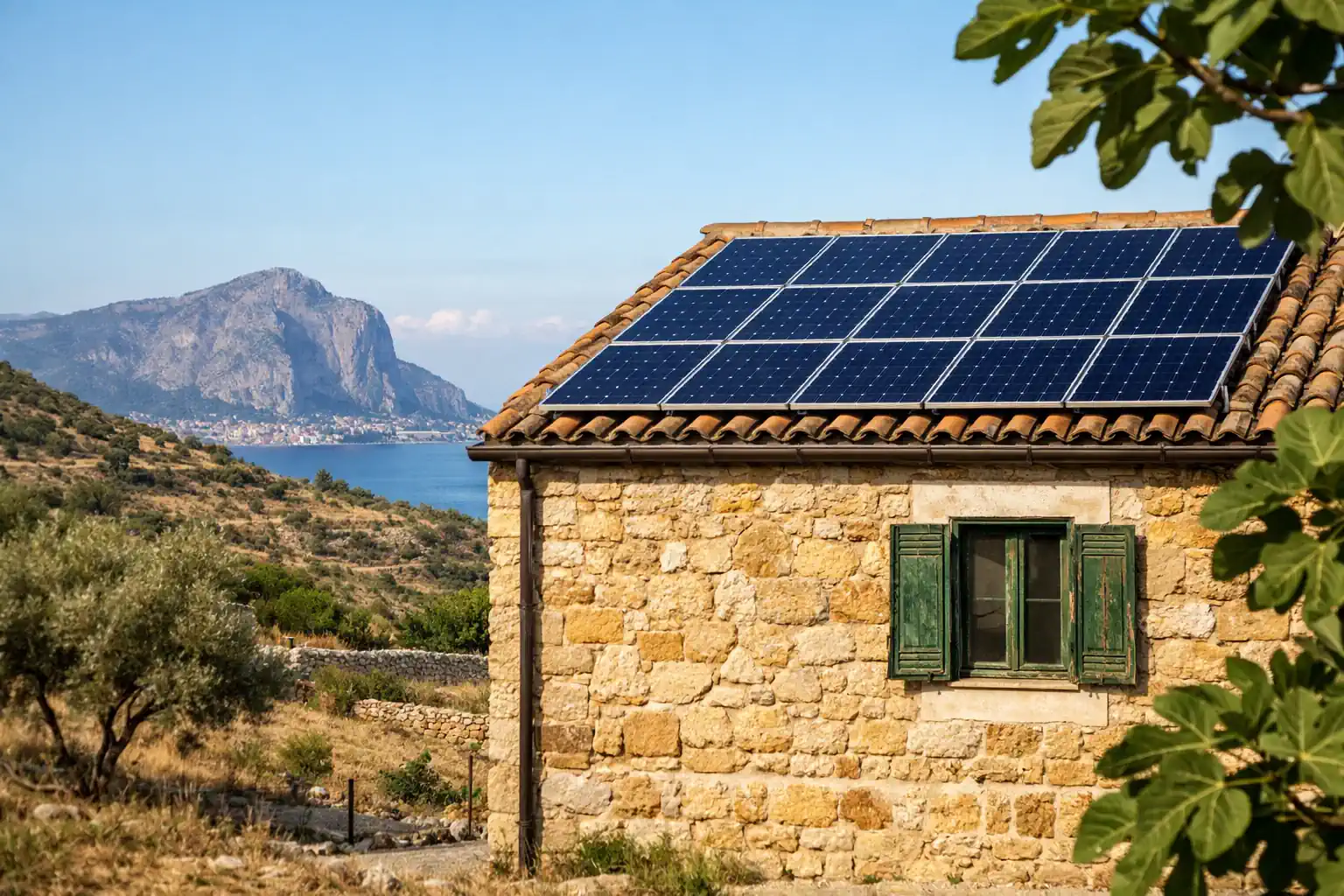 Capannone industriale con pannelli SunPower M-Class e SunVault, Ragusa